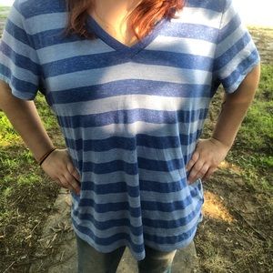 Blue stripes v neck tee